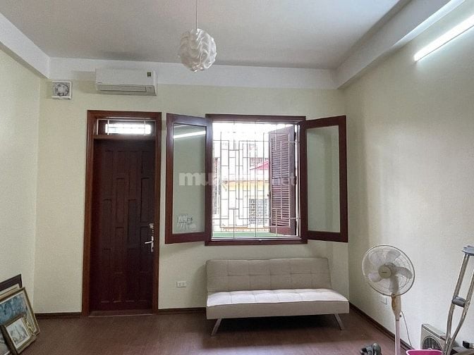 Cho thuê nhà liền kề ngõ 234 Hoàng Quốc Việt ngõ rộng ô tô vào nhà 