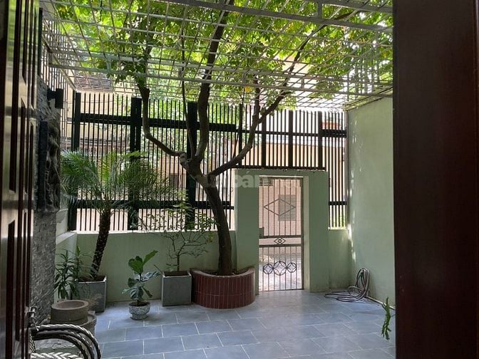 Cho thuê nhà liền kề ngõ 234 Hoàng Quốc Việt ngõ rộng ô tô vào nhà 