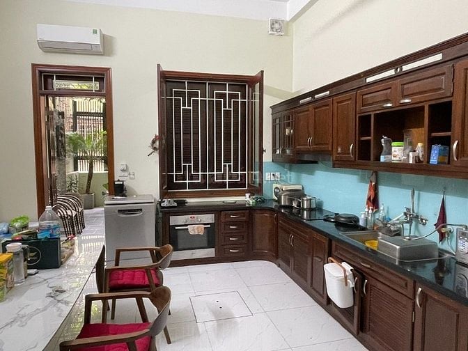 Cho thuê nhà liền kề ngõ 234 Hoàng Quốc Việt ngõ rộng ô tô vào nhà 