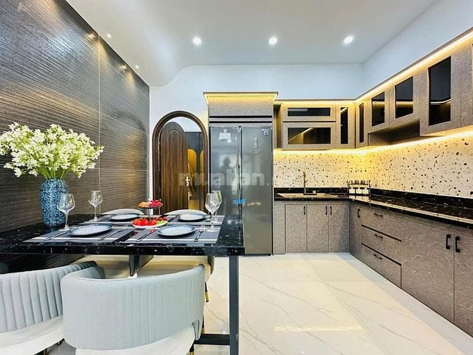 Nhà ngộp bán gấp căn 52m2 Vạn Kiếp, Bình thạnh Giá 2 tỷ 650, sổ riêng