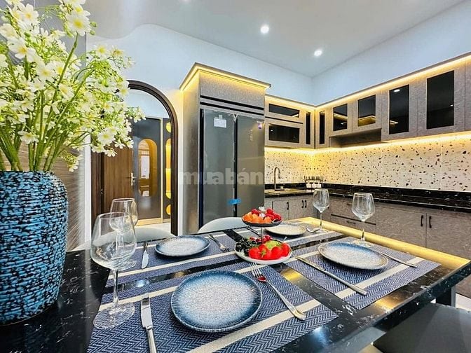 Nhà ngộp bán gấp căn 52m2 Vạn Kiếp, Bình thạnh Giá 2 tỷ 650, sổ riêng
