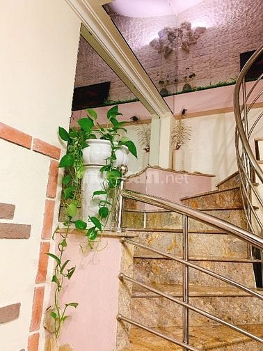 Chính chủ cho thuê nhà cuối phố Ngô Tất Tố nội thất đầy đủ