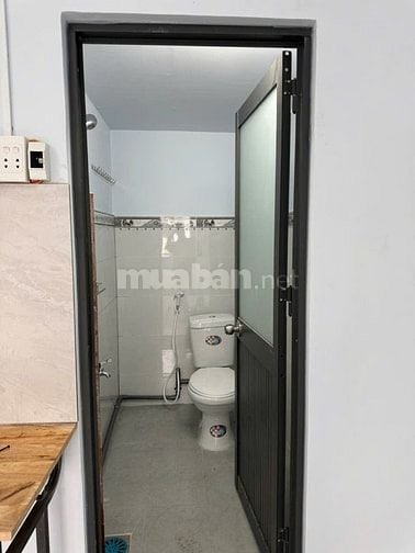 Phòng thoáng sạch sẽ , đầy đủ 