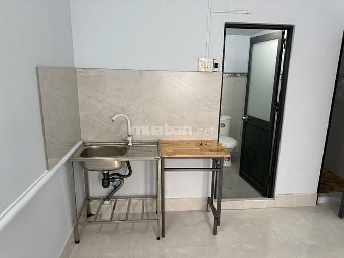 Phòng thoáng sạch sẽ , đầy đủ 