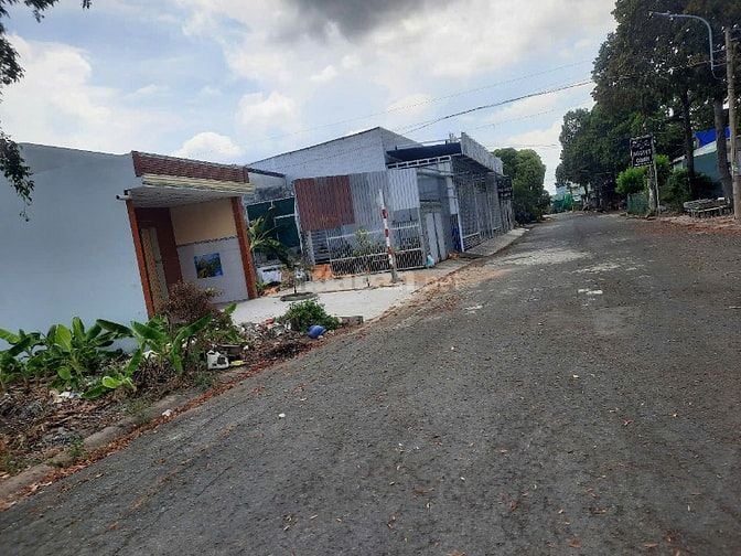 Bán nhà mặt tiền KDC phường 5, Tân An, Long An. Giá bán 2 tỷ 350 triệu