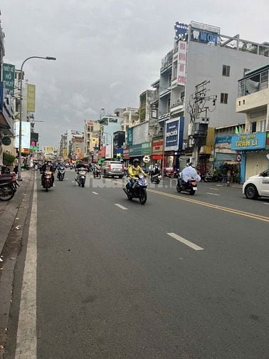 Cho thuê mặt tiền 104 - 106 đường Phan Đình Phùng P. 2, Q.Phú Nhuận