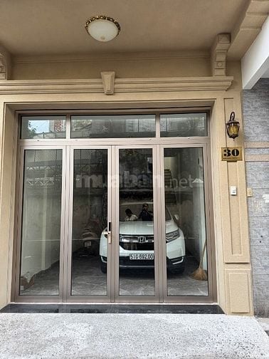 Nhà mặt tiền giá hẻm tại chợ Tân Định, Quận 1