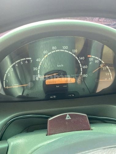 Mercedes Benz 2008 Hạ Tải Còn 3 ghế - Lalamove