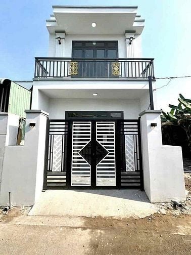 NHÀ BÌNH CHÁNH GẦN NGAY MẶT TIỀN ĐƯỜNG – NHIỀU TIỆN ÍCH. FULL THỔ CƯ
