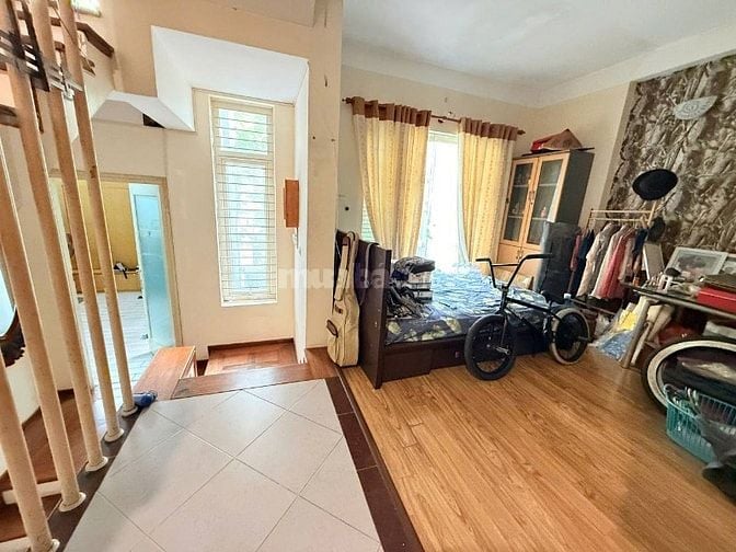 Bán nhà Trần Phú 99m2, MT rộng, có vỉa hè, ô tô tránh, kinh doanh