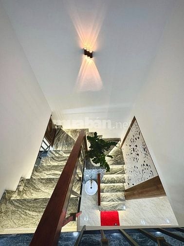 Bán nhà đẹp đường Hoàng Bật Đạt, DTSD 84m2, 5 tỉ 190 - TL