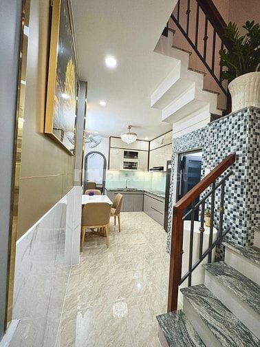 Bán nhà đẹp đường Hoàng Bật Đạt, DTSD 84m2, 5 tỉ 190 - TL