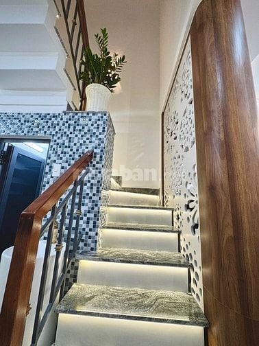 Bán nhà đẹp đường Hoàng Bật Đạt, DTSD 84m2, 5 tỉ 190 - TL