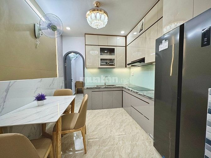 Bán nhà đẹp đường Hoàng Bật Đạt, DTSD 84m2, 5 tỉ 190 - TL