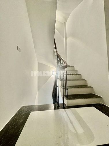 Bán gấp siêu phẩm Cầu giấy, ngõ nông, thoáng,nhỉnh 9 tỷ