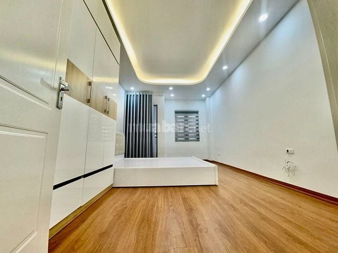 Bán gấp siêu phẩm Cầu giấy, ngõ nông, thoáng,nhỉnh 9 tỷ