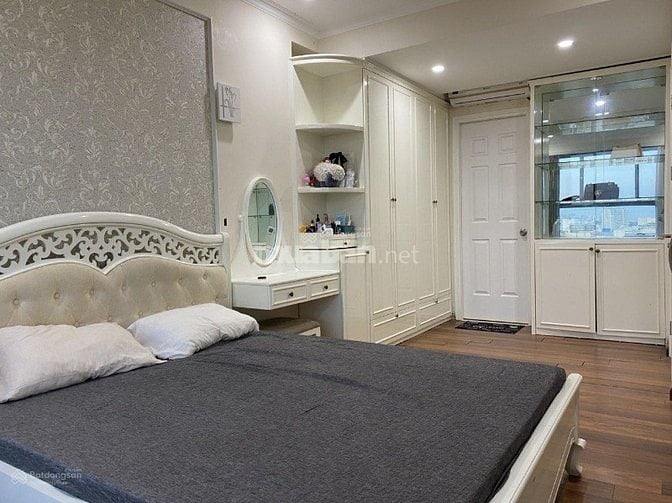 Cần bán căn hộ  góc 3 PN CC Thủy Lợi, DT: 132m2, sổ hồng, giá: 6 tỷ