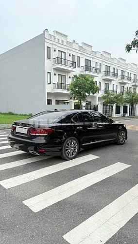 Bán Lexus LS460L, sản xuất 2014. Xe đi ít cực mới.