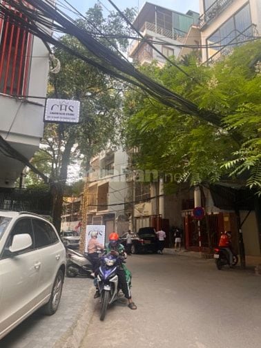 Hoàng Cầu, sổ hoa khôi, Gara, trước nhà 5m ô tô tránh dừng đỗ
