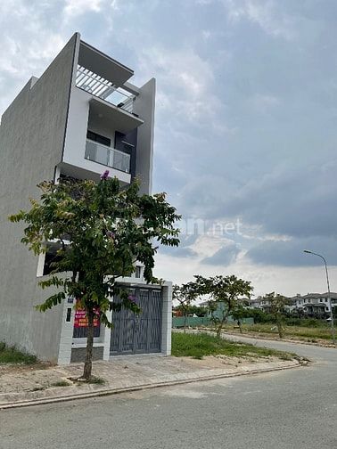 Cho thuê Nhà mặt phố tại Dương Hồng Garden House, Nguyễn Văn Linh, Bìn