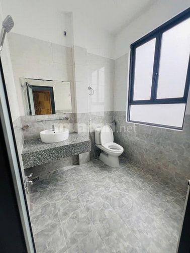 Mặt Tiền HXH  Rộng 5 M . Ngang 5M P. Phú Thuận DT: 70m2 Chỉ hơn 6 Tỷ t