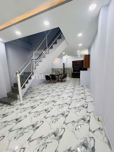 Mặt Tiền HXH  Rộng 5 M . Ngang 5M P. Phú Thuận DT: 70m2 Chỉ hơn 6 Tỷ t