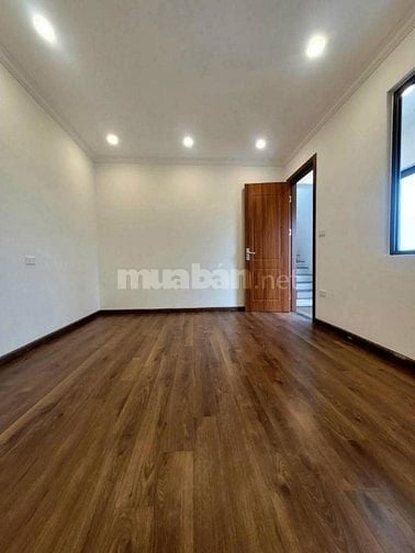 THẠCH BÀN. NHÀ LÔ GÓC 6 TẦNG- NGÕ THÔNG Ô TÔ. THANG MÁY - 13 TỶ 