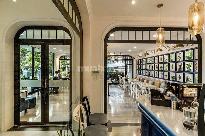 ( HÓT ) Bán nhà MT Sầm Sơn,5x22m,5 Tầng,HĐ thuê 50tr/tháng,giá: 23 tỷ