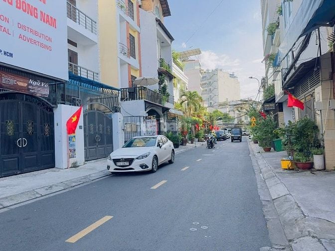 ( HÓT ) Bán nhà MT Sầm Sơn,5x22m,5 Tầng,HĐ thuê 50tr/tháng,giá: 23 tỷ