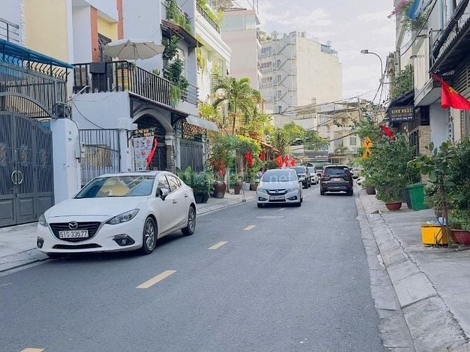 ( HÓT ) Bán nhà MT Sầm Sơn,5x22m,5 Tầng,HĐ thuê 50tr/tháng,giá: 23 tỷ