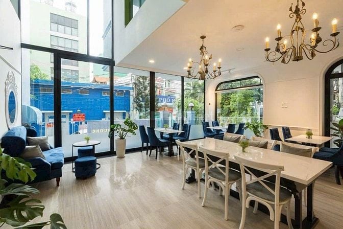 ( HÓT ) Bán nhà MT Sầm Sơn,5x22m,5 Tầng,HĐ thuê 50tr/tháng,giá: 23 tỷ