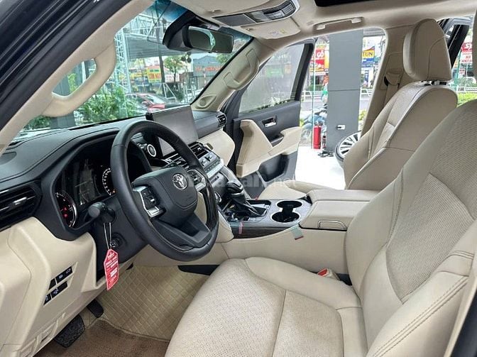 E đàn có 2 xe TOYOTA LAND CRUISER LC300 SIÊU LƯỚT 