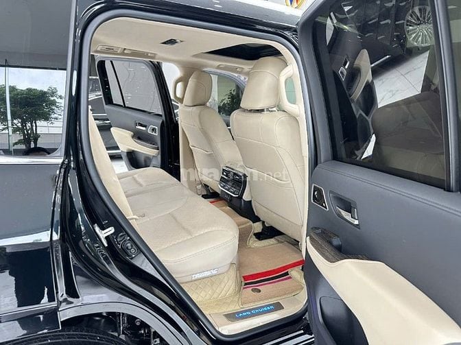 E đàn có 2 xe TOYOTA LAND CRUISER LC300 SIÊU LƯỚT 