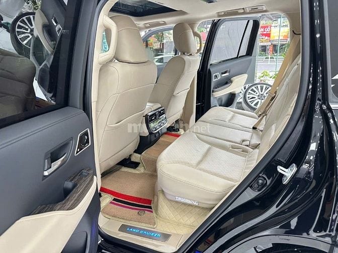 E đàn có 2 xe TOYOTA LAND CRUISER LC300 SIÊU LƯỚT 