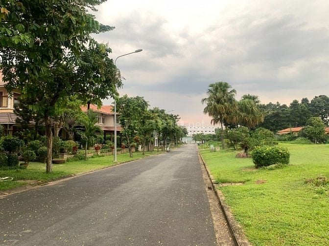 Bán đất khu Biệt thự THẢO NGUYÊN SÀI GÒN, sát sân Golf Thủ Đức