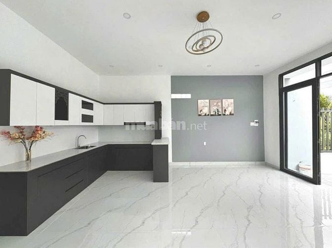 Bán nhà còn mới. DT 100m2 ở đường Lý Thường Kiệt - Hóc Môn 920 triệu