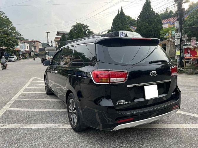 Gia đình cần bán Xe Kia Sedona 2.2L DAT 2017 
