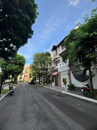  Bán biệt thự KDC Him Lam - Trung Sơn, 10x20m, 1tr2l, giá:29,5 tỷ