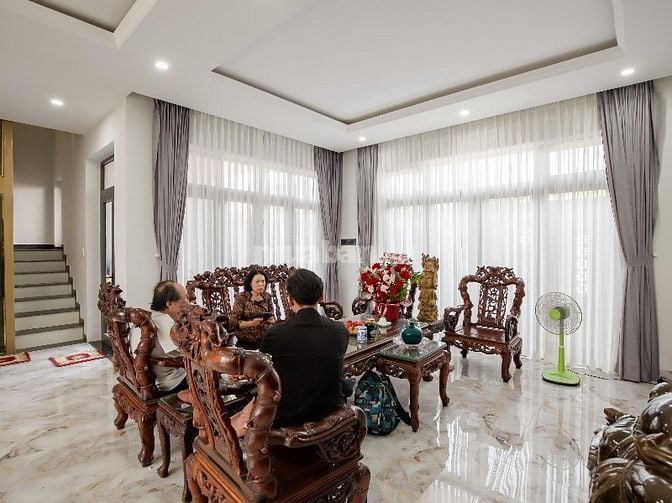 CẦN BÁN VILLA 3 TẦNG CẠNH BIỂN