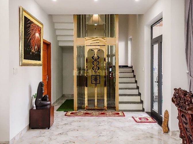 CẦN BÁN VILLA 3 TẦNG CẠNH BIỂN