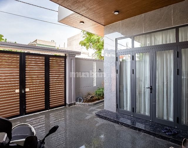 CẦN BÁN VILLA 3 TẦNG CẠNH BIỂN