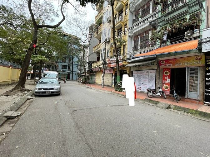 Giảm 3 tỷ!!! Nhà mặt phố Đền Lừ 2, Hoàng Mai, Dt 55m2, 5t, mt 4.2.