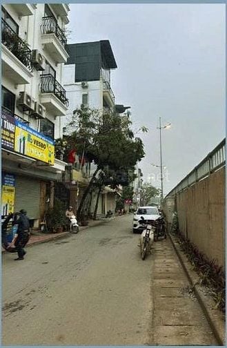CHO THUÊ NHÀ LÀM VĂN PHÒNG, SHOWROOM –  NHÀ MỚI XÂY, THANG MÁY