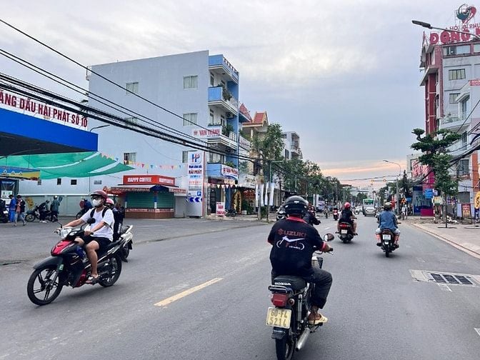 Bán tòa nhà mặt tiền phạm văn thuận 4 tầng, 1500m2 sàn, sẳn HĐ thuê