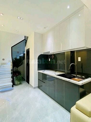 Bán gấp nhà Nguyễn Tiểu La, p.8, Quận 10. Giá 3,05 tỷ/52m2, hẻm xe hơi