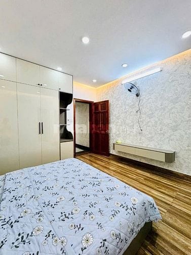 NHÀ MỚI 4 TẦNG FULL NỘI THẤT,5PN,5WC,PK,BẾP,ĐƯỜNG HOÀNG BẬT ĐẠT,P15,TB