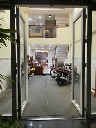 HXH cách MT Yên Thế 20m gần Sân Bay Tân Sơn Nhất. P2. TB. 4x23m 5 Tầng