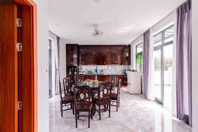 CẦN BÁN VILLA 3 TẦNG CẠNH BIỂN