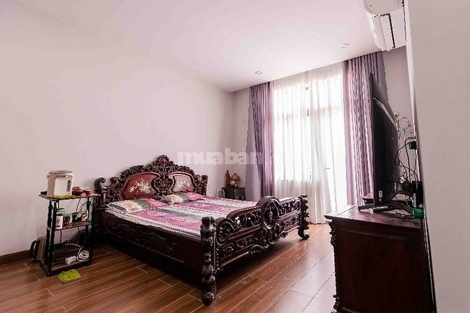 CẦN BÁN VILLA 3 TẦNG CẠNH BIỂN