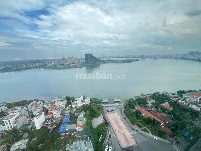 Penthouse đẹp mặt Hồ Tây, ngắm pháo hoa đẹp nhất Hà Nội. 236m2